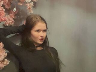 adult webcam chatroom CharisseChappel