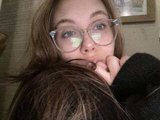 webcam strip tease show EmilyLoven