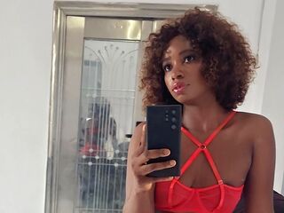 naked girl with webcam masturbating with vibrator LuluWilde