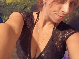 camgirl playing with vibrator MollyDevine