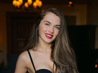 live striptease show QuinnTakara