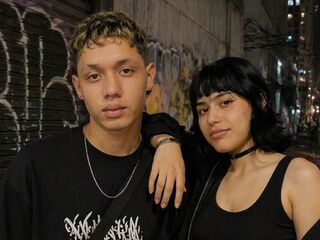 camcouple playing with dildo AxelAndCloe