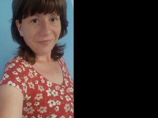 camwhore fingering shaved pussy AliceKatty