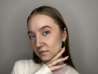 camgirl showing tits AudreyHermet