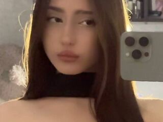 naughty camgirl masturbating BellaJersiquins