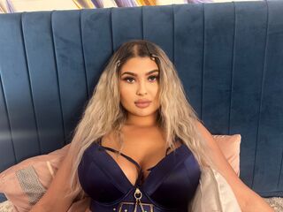camgirl playing with dildo ChloeBellamie
