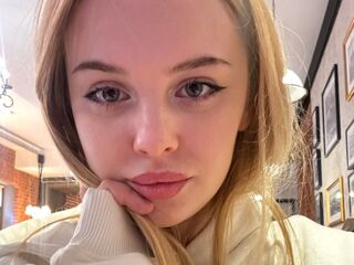nude webcam DevonaBradner