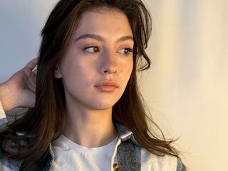 camgirl masturbating with vibrator HermilaKegerries