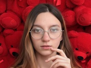 camgirl masturbating with dildo JoeannWene