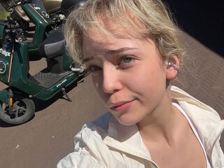 cam girl playing with vibrator KeilaTouchton