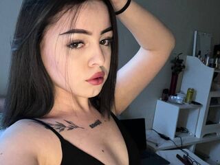 camslut showing tits KitaTomson
