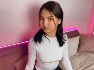 camgirl playing with sextoy LaranEvanss