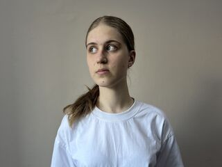 naked cam girl masturbating with vibrator MaganPedaci