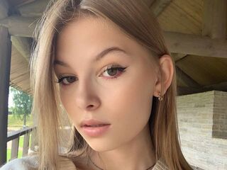 Kinky webcam girl MaidaKirakosyan