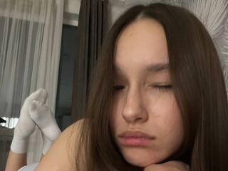camgirl masturbating with dildo MariellaLot