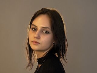 camgirl masturbating with vibrator OmaMckeithen
