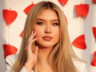 naughty cam girl fingering shaved pussy RaisaMihaila