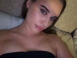 nude webcamgirl photo RhiannonJumper