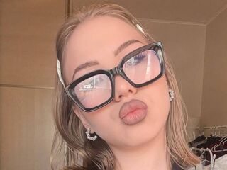 naughty camwhore SaraBaier
