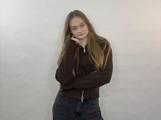 adult webcam chatroom SigneKeatley