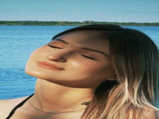 camgirl fingering pussy VerlineBurth