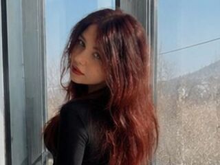 camgirl playing with vibrator VioletteIguina