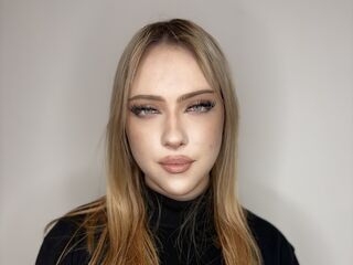 naked camgirl fingering pussy VirgieJanosek