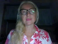 I’m a girl who balances calmness with a touch of playfulness. I enjoy feeling the rhythm of life, catching small moments and turning them into an atmosphere you want to stay in. I appreciate honesty, sincerity, and easy communication—it