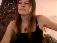 I am a nice woman, who wants to meet new people.i am a goth woman, with witchy vibes.