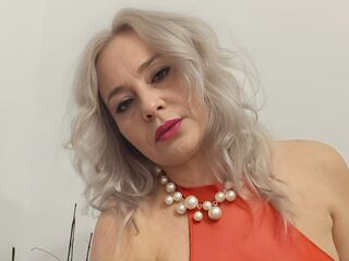 topless webcam girl EmilyLoowe
