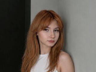 hot cam girl fingering shaved pussy JeniceRadulescu