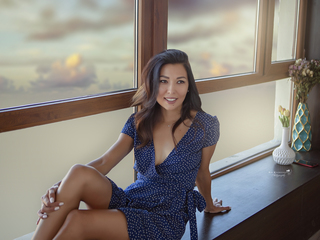 camgirl playing with sextoy LiahLee