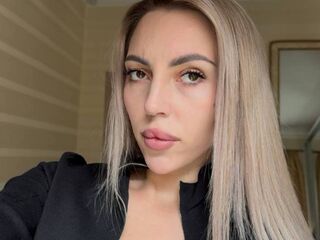 camgirl masturbating with vibrator MelisaDee