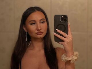 naughty cam girl fingering shaved pussy AriaWaverly