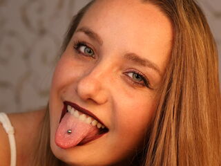 fingering cam girl BelleCox