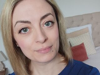 hot cam girl spreading pussy BiancaLuxe