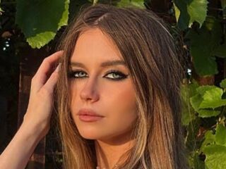 camgirl BrunaKiebler