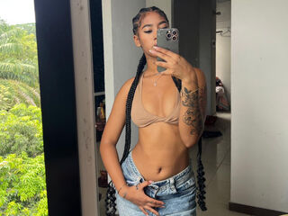 chat room live show CarolineCartson