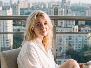 nude webcamgirl photo CindieColt