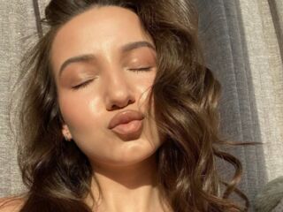 cam chatroom DinaSweeny