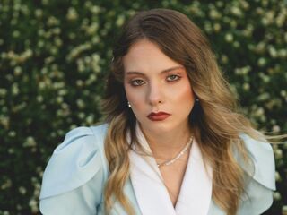 camwhore shaved pussy DrusillaPettet