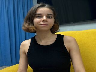 topless webcamgirl EmmaEllisson