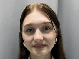 naughty camgirl masturbating with dildo JessiMills