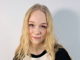 free webcam chatroom KamiMellema