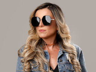 live webcam girl KiaraMoraes