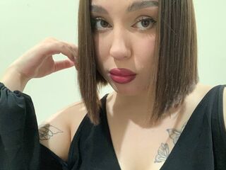 cam girl masturbating with vibrator KylieeAngel