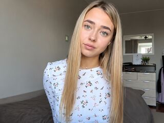 naked webcamgirl video MarianaBrookman