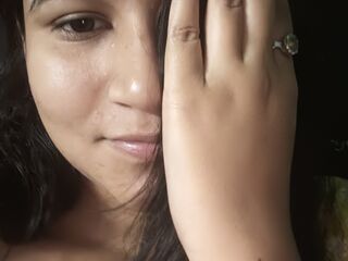 masturbating webcamgirl RinnyDubey