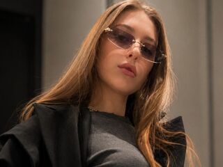 hot cam girl masturbating with vibrator RosamondLaich