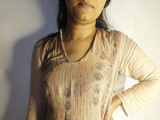 nude camgirl picture RubbynaKhan